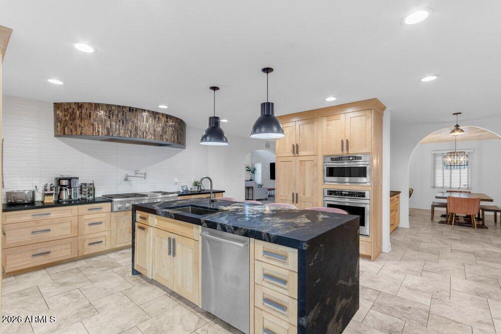 6802 E PARADISE Parkway