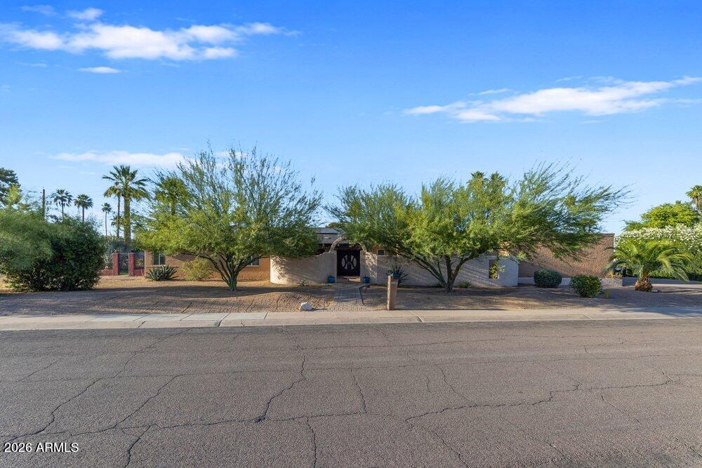 6802 E PARADISE Parkway