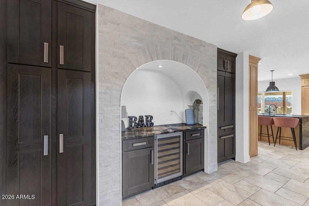 6802 E PARADISE Parkway