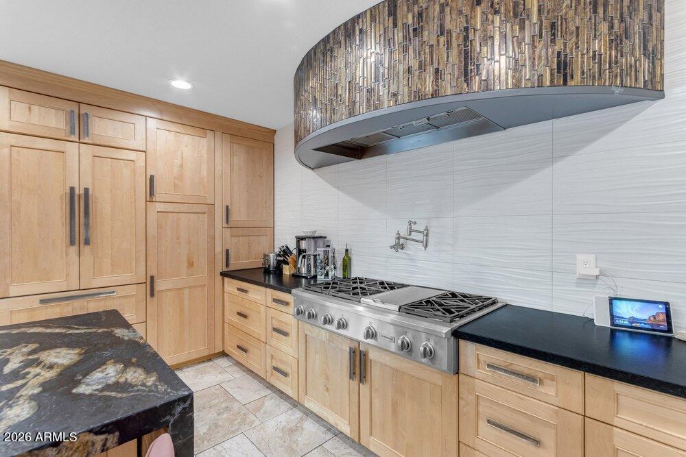 6802 E PARADISE Parkway