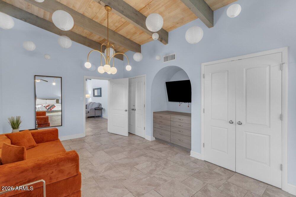 6802 E PARADISE Parkway