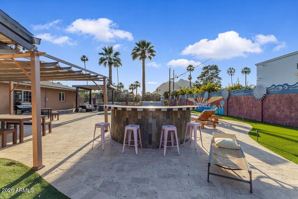 6802 E PARADISE Parkway