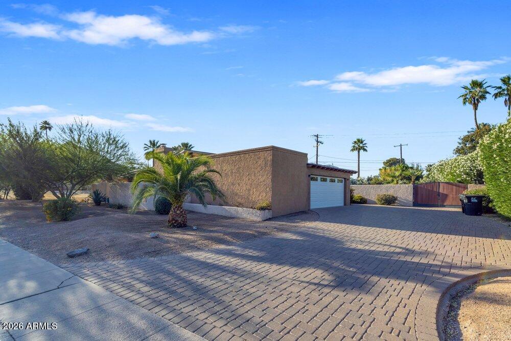 6802 E PARADISE Parkway