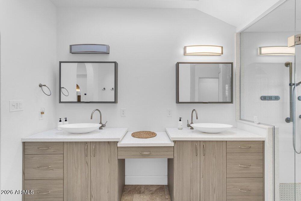 6802 E PARADISE Parkway