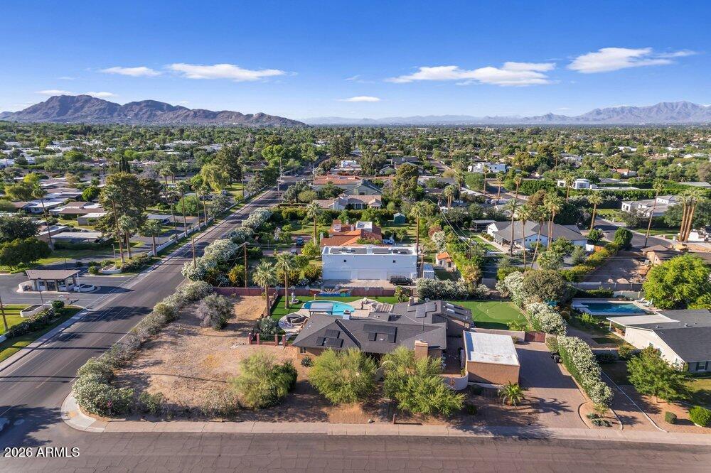 6802 E PARADISE Parkway