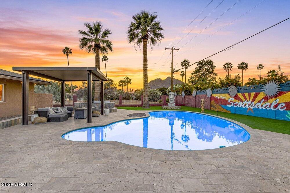 6802 E PARADISE Parkway