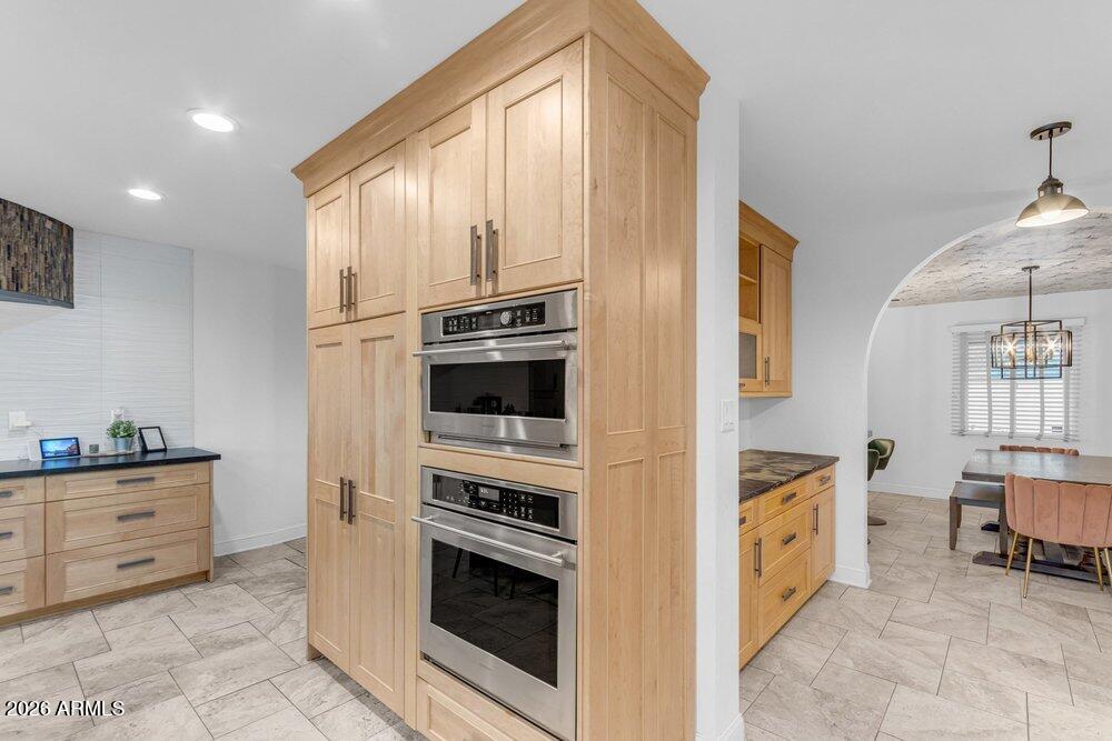 6802 E PARADISE Parkway