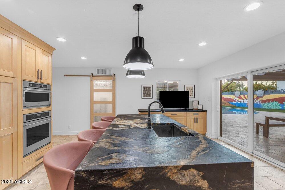 6802 E PARADISE Parkway