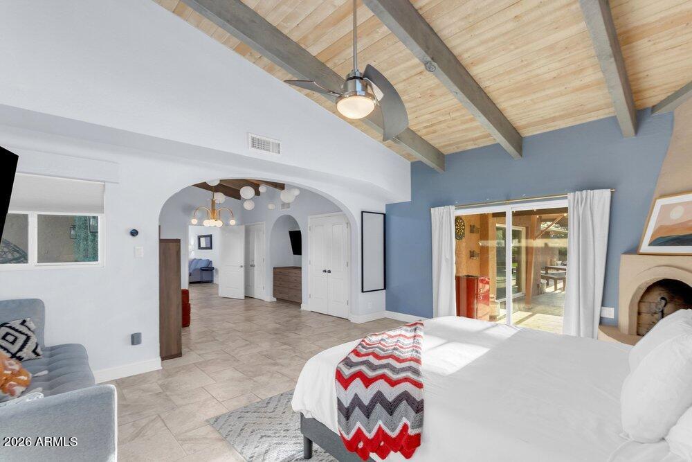 6802 E PARADISE Parkway