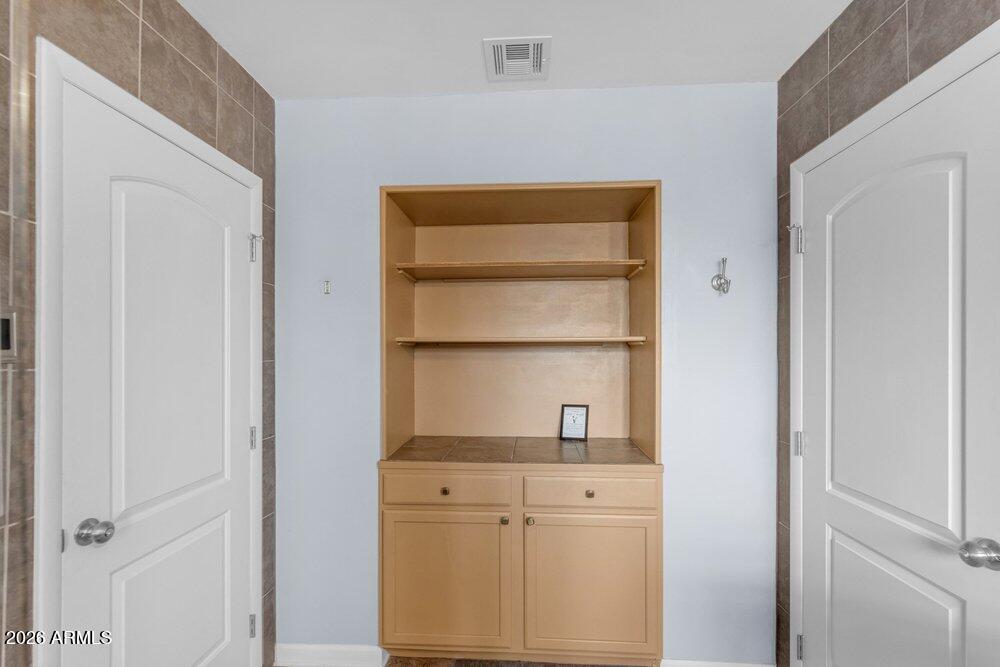 6802 E PARADISE Parkway