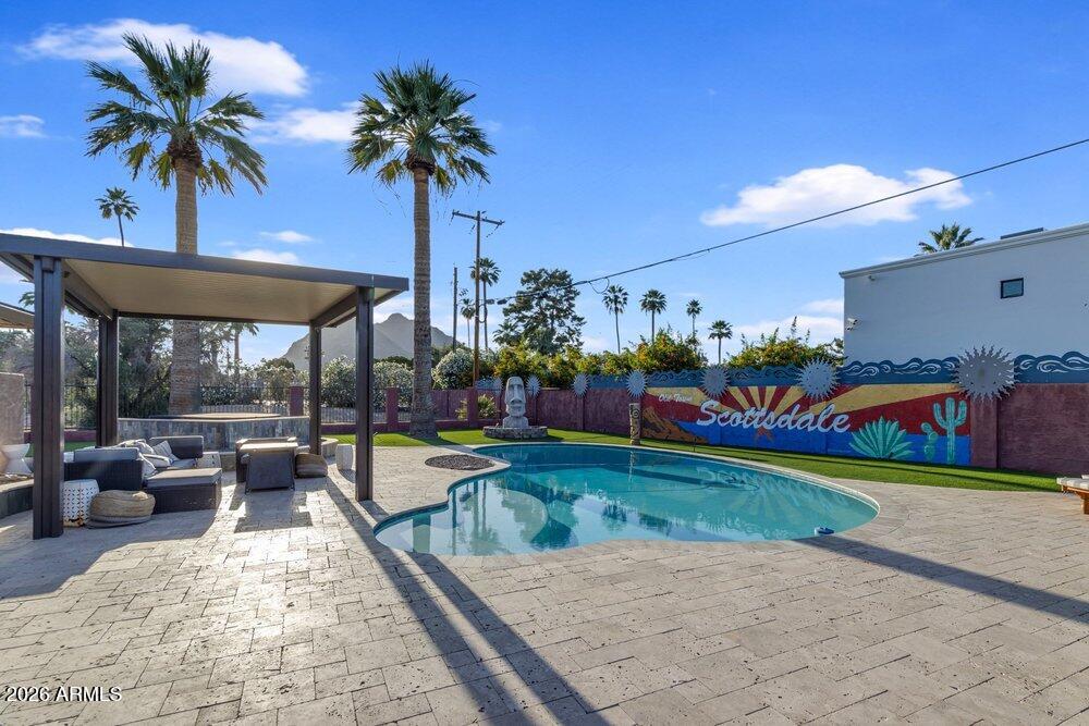 6802 E PARADISE Parkway