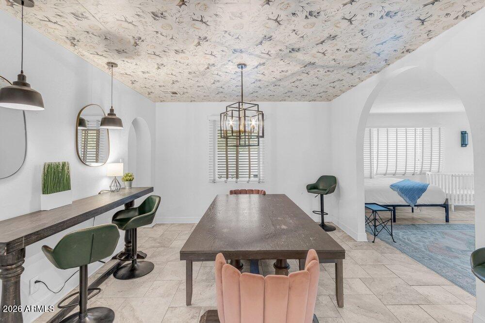 6802 E PARADISE Parkway