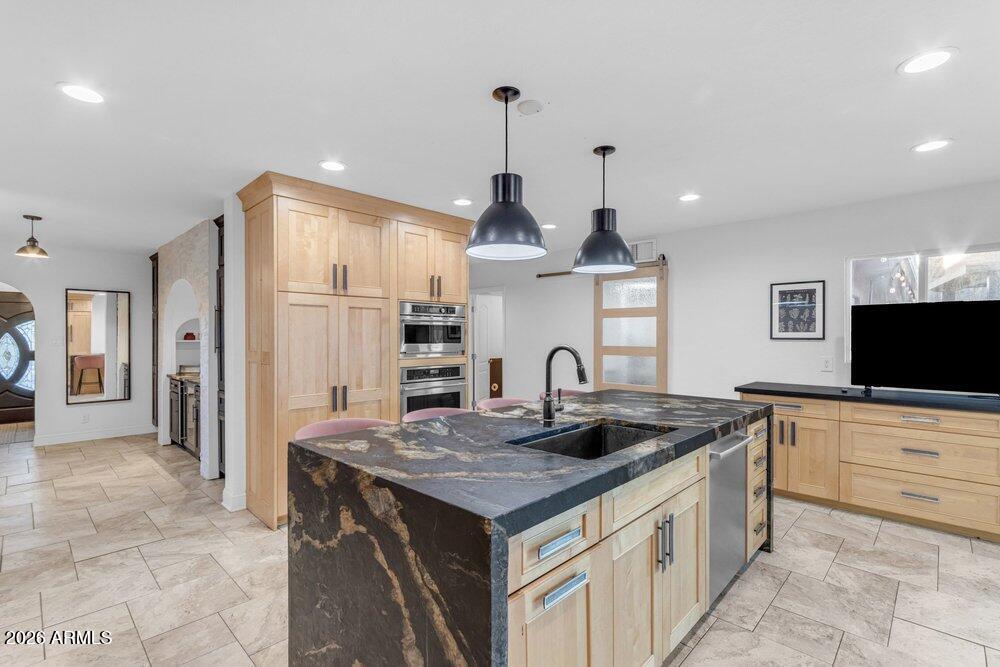 6802 E PARADISE Parkway