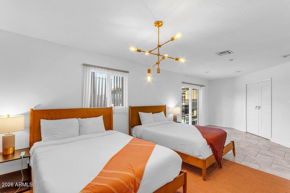 6802 E PARADISE Parkway