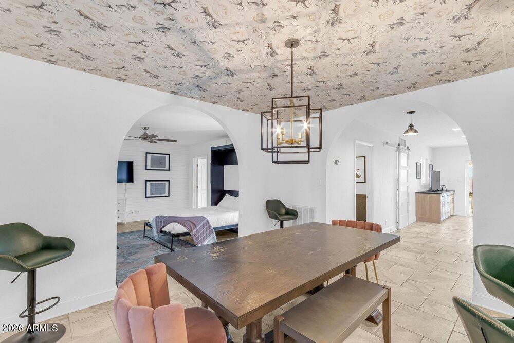 6802 E PARADISE Parkway