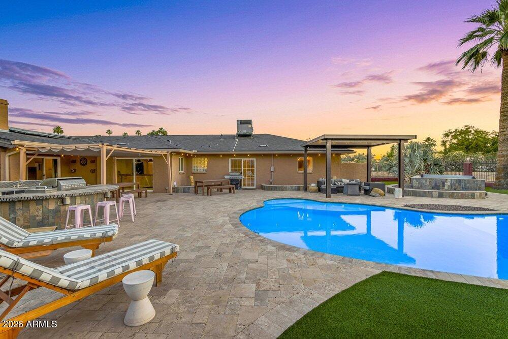 6802 E PARADISE Parkway