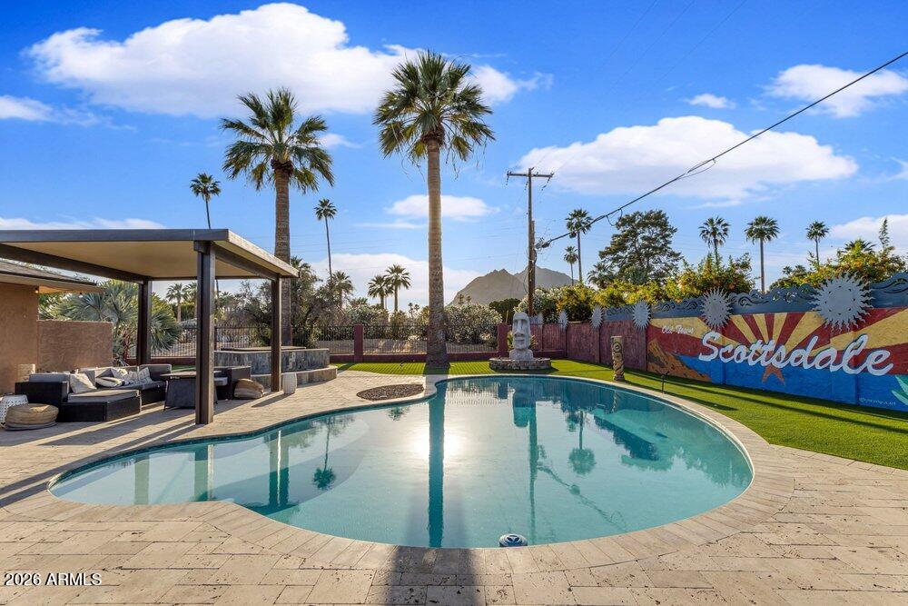 6802 E PARADISE Parkway