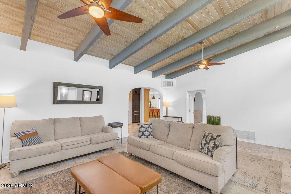 6802 E PARADISE Parkway