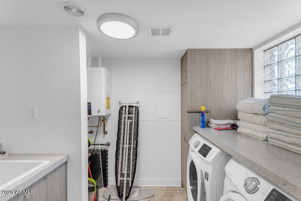 6802 E PARADISE Parkway