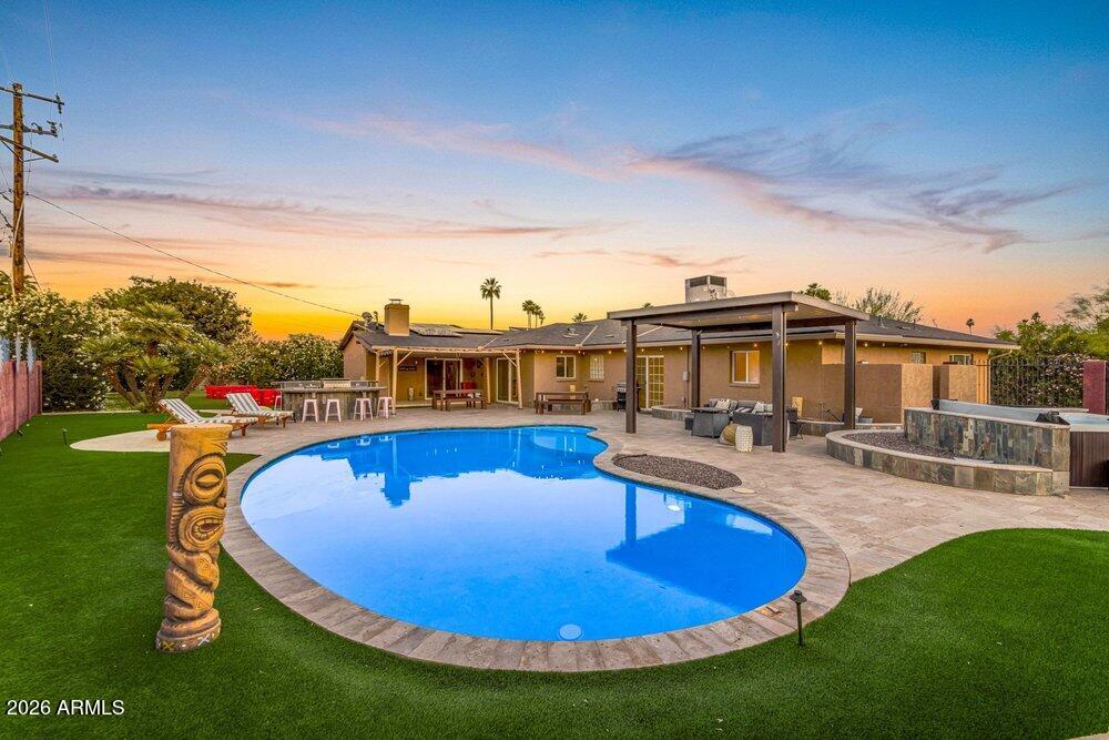 6802 E PARADISE Parkway