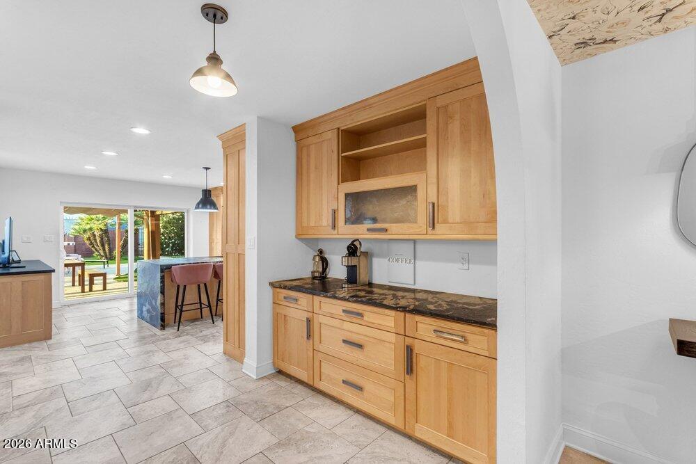 6802 E PARADISE Parkway