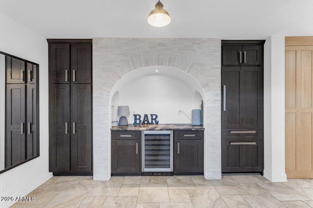 6802 E PARADISE Parkway