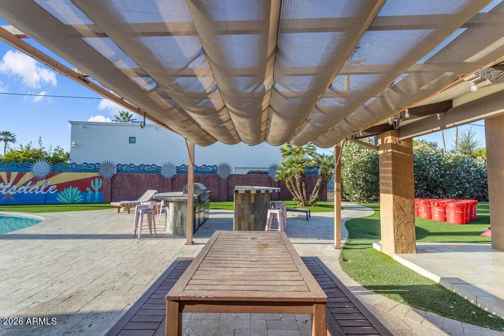 6802 E PARADISE Parkway