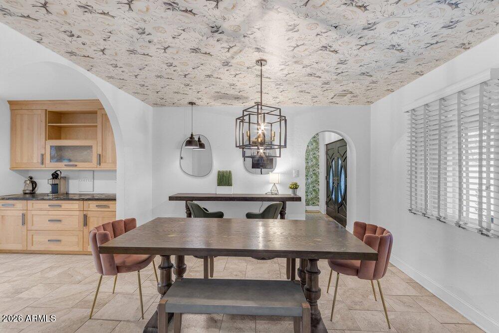 6802 E PARADISE Parkway