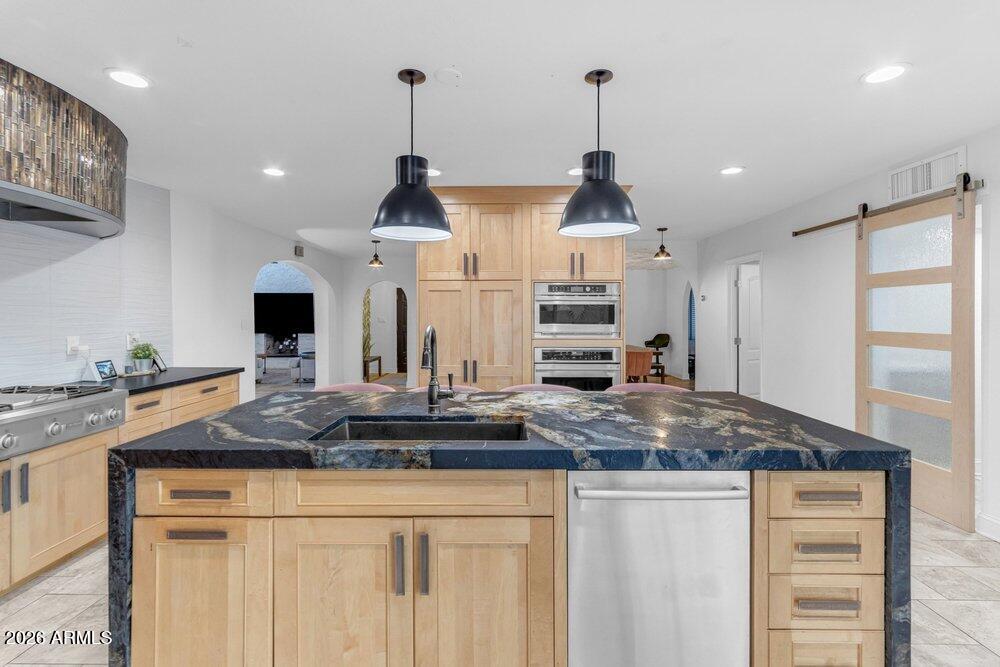 6802 E PARADISE Parkway