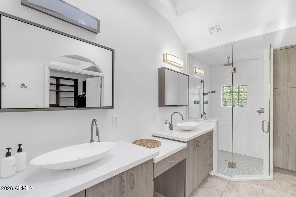 6802 E PARADISE Parkway