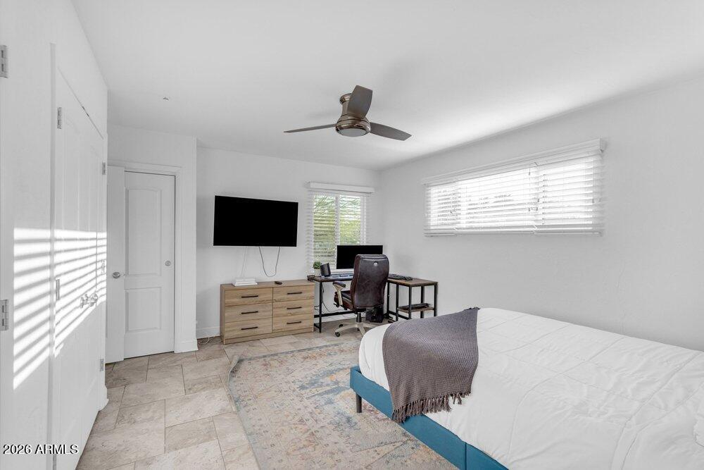 6802 E PARADISE Parkway