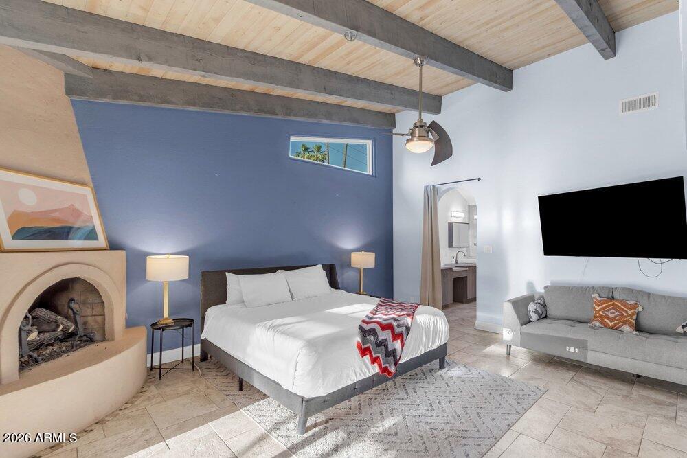 6802 E PARADISE Parkway