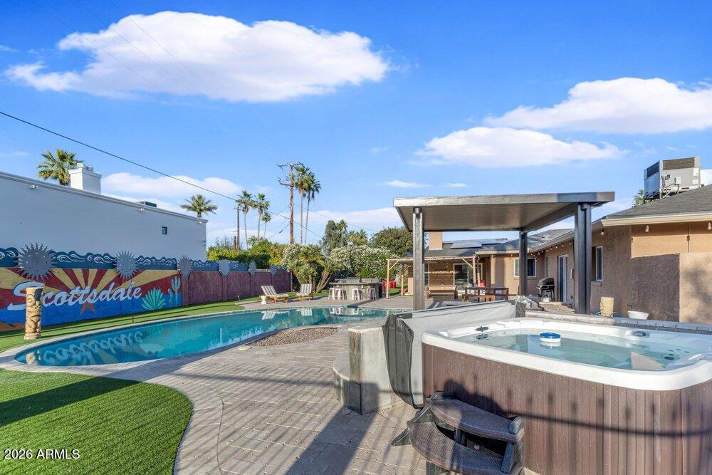 6802 E PARADISE Parkway