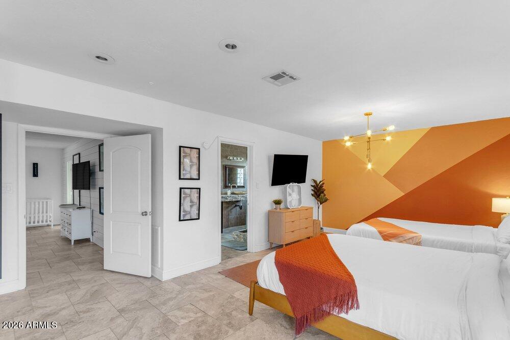 6802 E PARADISE Parkway