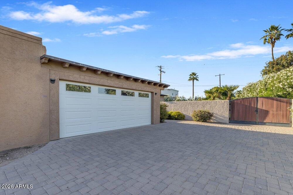 6802 E PARADISE Parkway