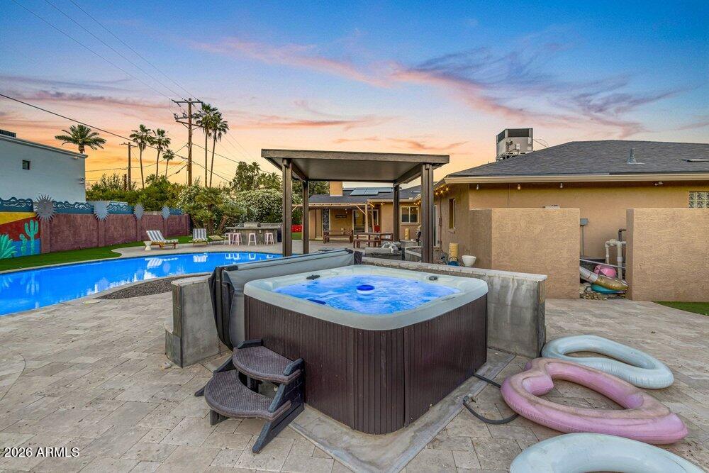 6802 E PARADISE Parkway