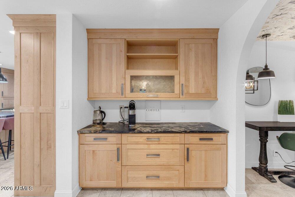 6802 E PARADISE Parkway