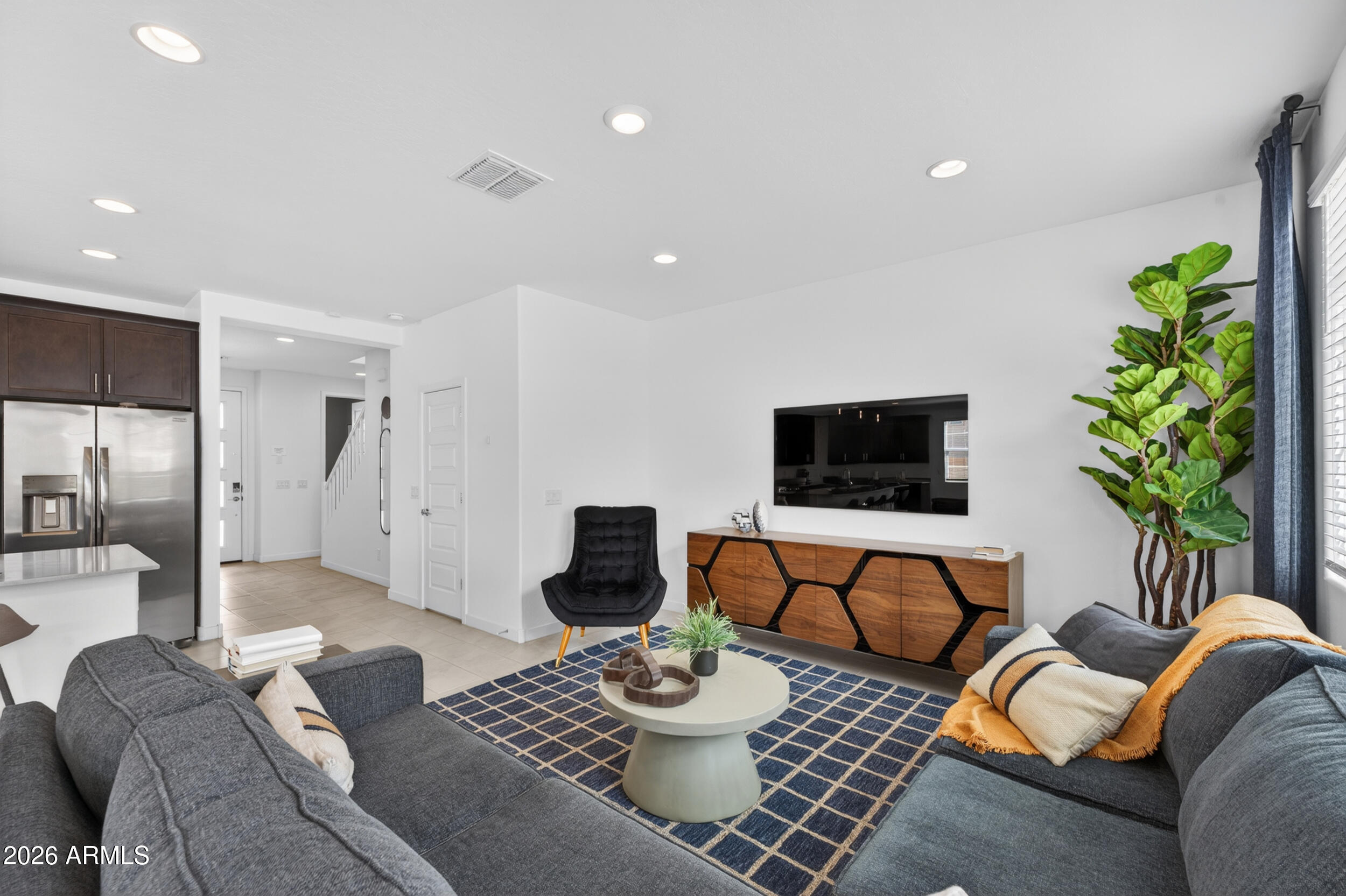10203 E ULYSSES Avenue