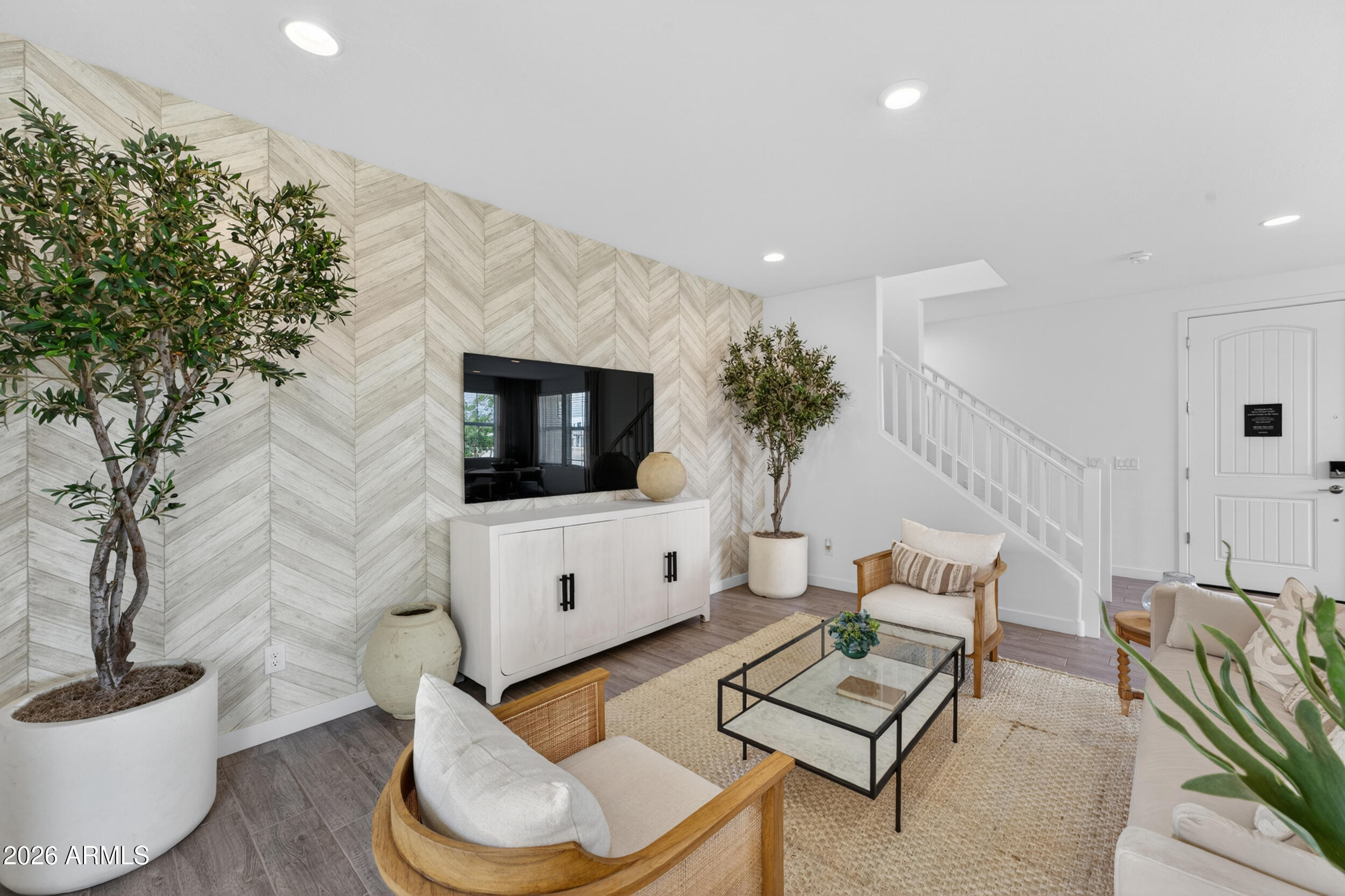 10207 E ULYSSES Avenue