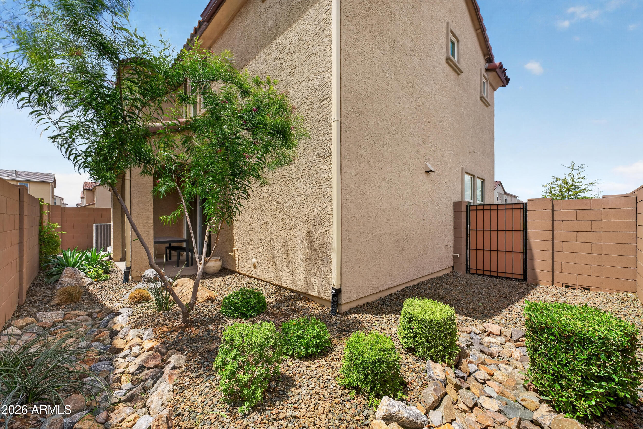 10207 E ULYSSES Avenue