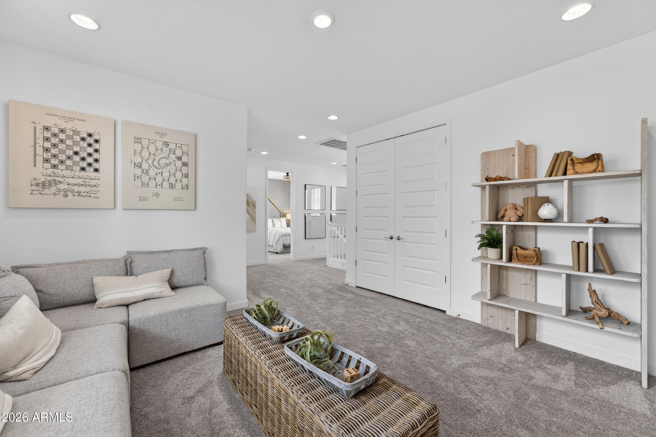 10207 E ULYSSES Avenue