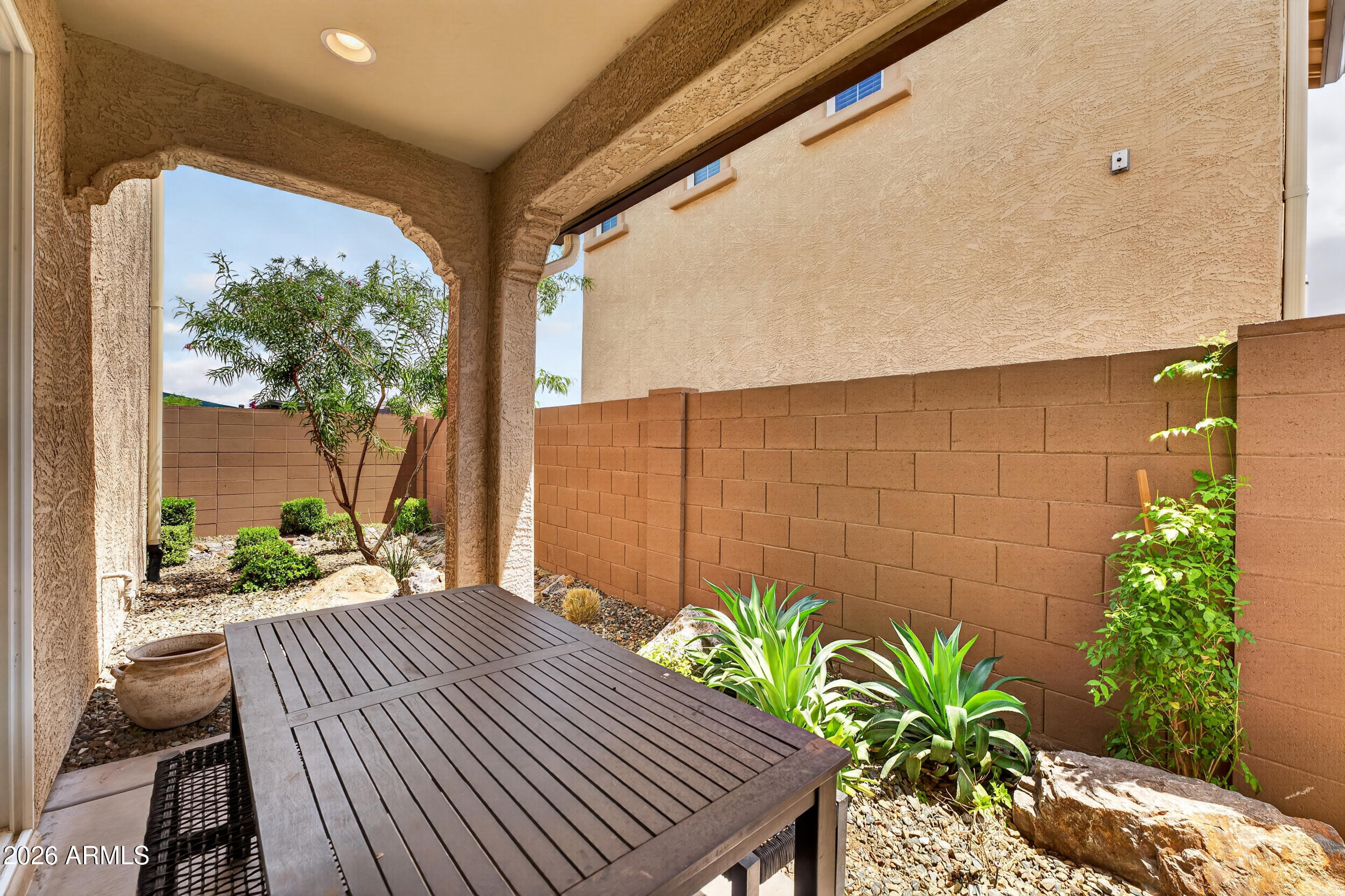 10207 E ULYSSES Avenue