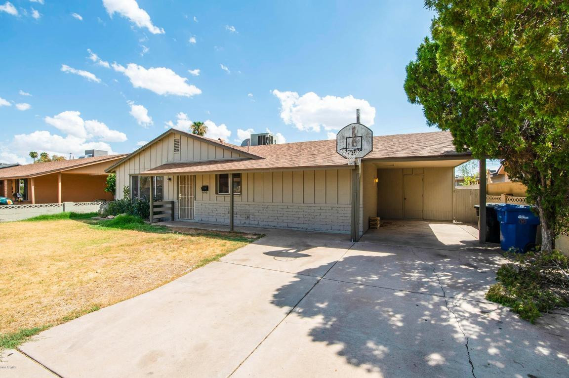 1535 W Capri Avenue