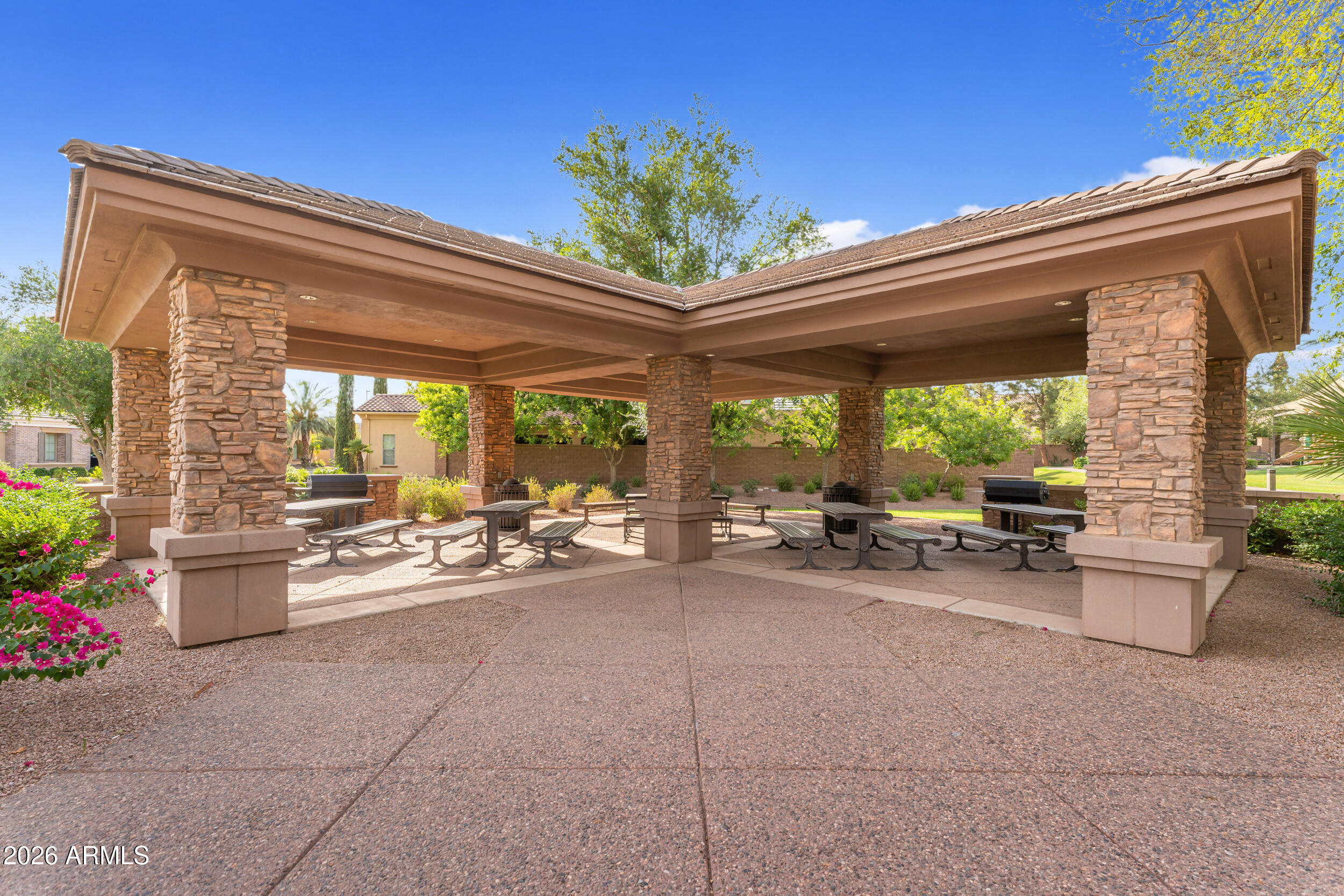 40 W TONTO Drive