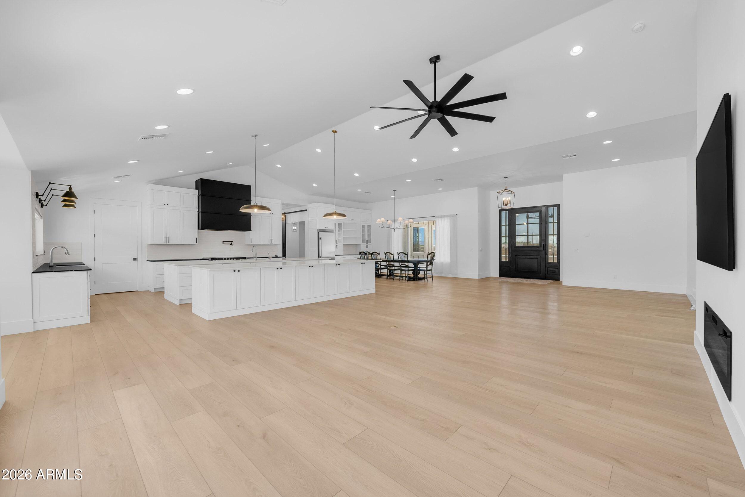 2265 E BONANZA Road