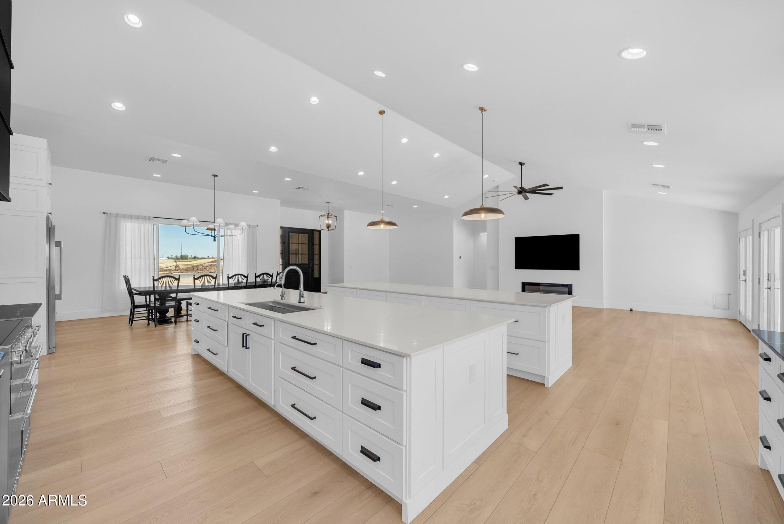 2265 E BONANZA Road