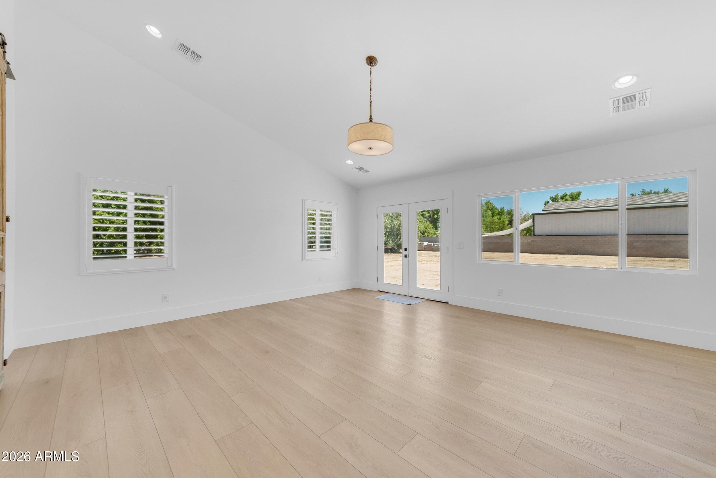 2265 E BONANZA Road