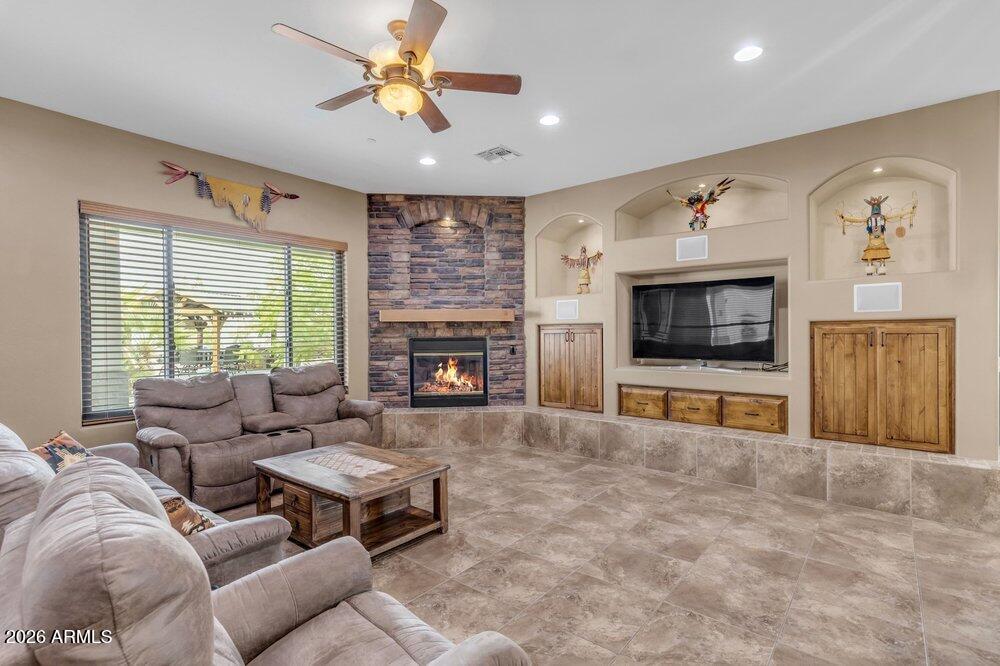 19738 W MARIPOSA Drive