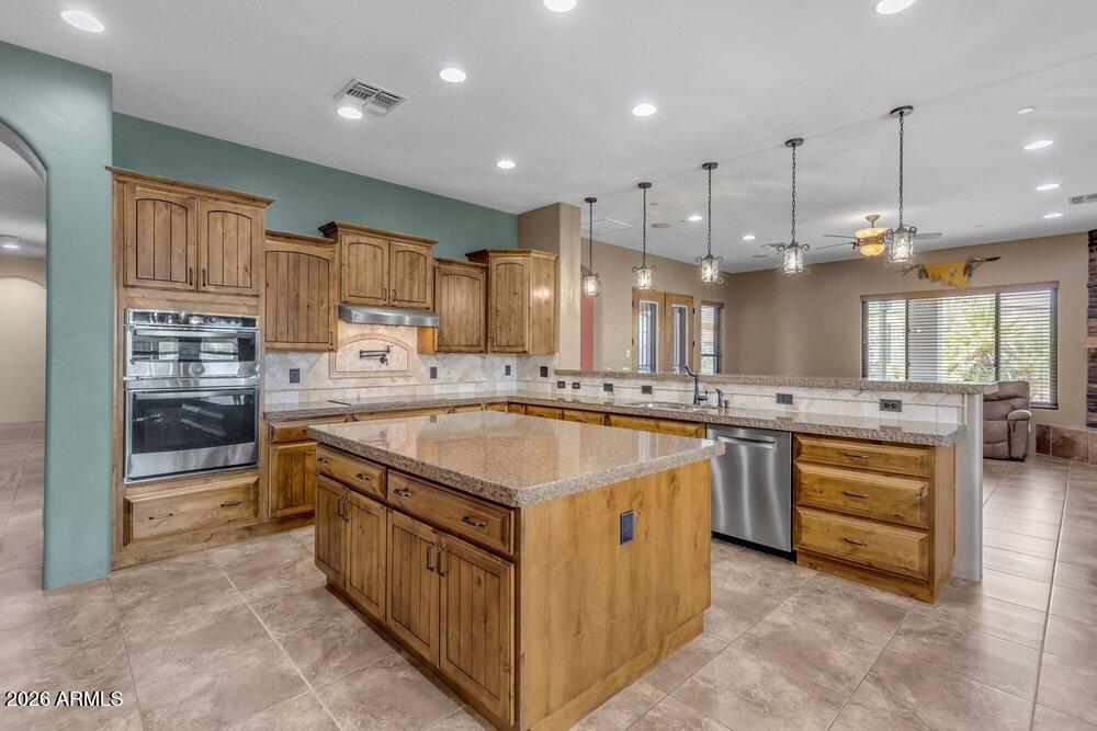 19738 W MARIPOSA Drive