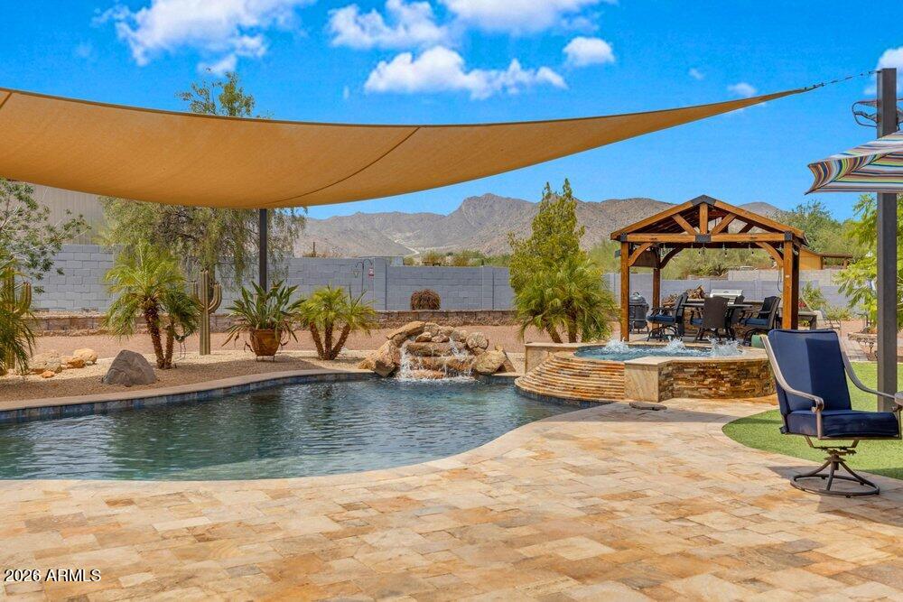 19738 W MARIPOSA Drive